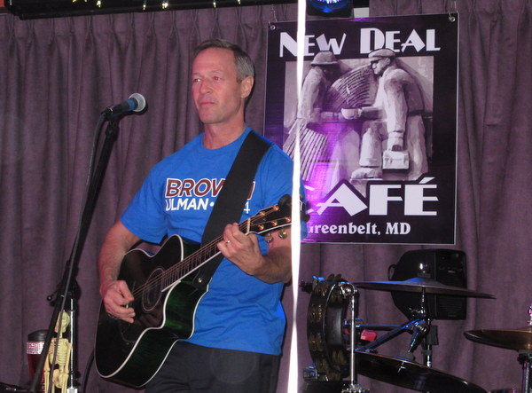 Governor Martin O'Malley performs at New Deal Cafe Governor Martin O'Malley performs at New Deal Cafe